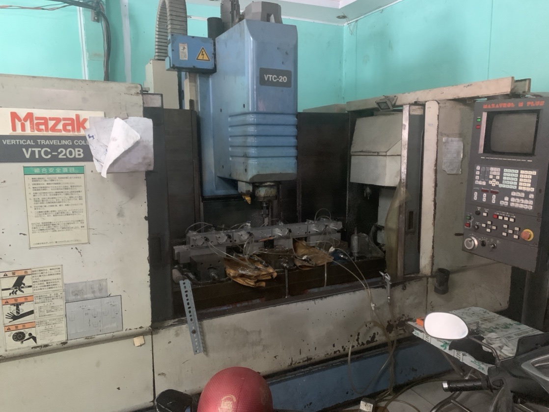 Vertical Machining Center Machine 1.jpg